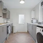 Seaside Haven On Newcomen Grove, Retreat Apartment *