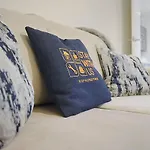 Seaside Haven On Newcomen Grove, Retreat Apartment *