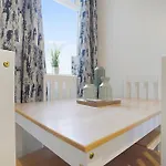 Seaside Haven On Newcomen Grove, Retreat דירה