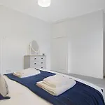 Seaside Haven On Newcomen Grove, Retreat *
