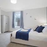 Seaside Haven On Newcomen Grove, Retreat רדקאר