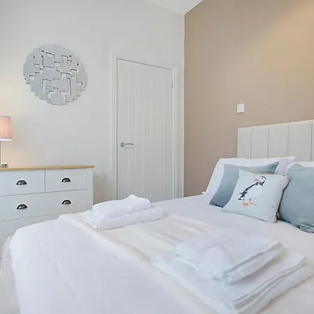 Seaside Haven On Newcomen Grove, Retreat Apartment
