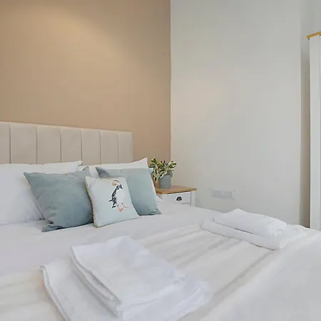 Seaside Haven On Newcomen Grove, Retreat