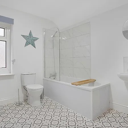 Apartment Seaside Haven On Newcomen Grove, Retreat