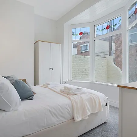 Apartment Seaside Haven On Newcomen Grove, Retreat *