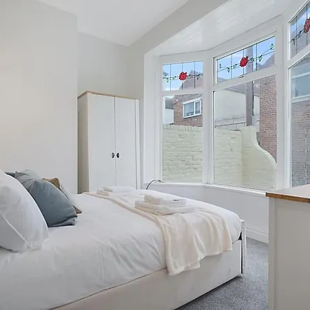 Seaside Haven On Newcomen Grove, Retreat