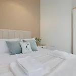 Seaside Haven On Newcomen Grove, Retreat